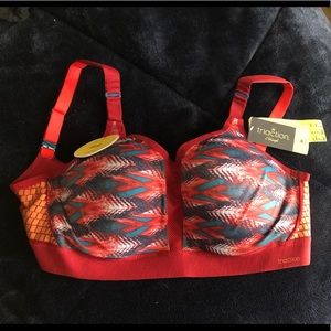 Triumph Triaction Push-up Sports Bra